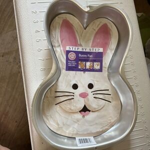 2003 Wilton Retired Step-By-Step Bunny Cake Baking Pan #2105-2074